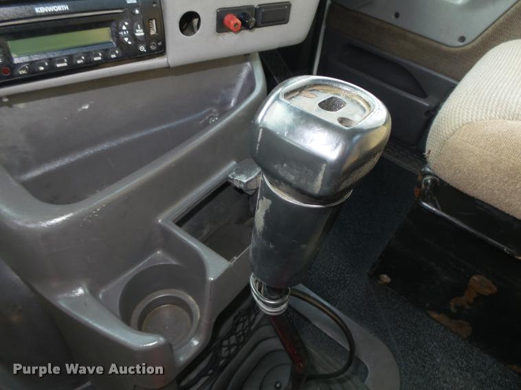 image for item L4231 1998 Ford AT9513 Aeromax 113 semi truck