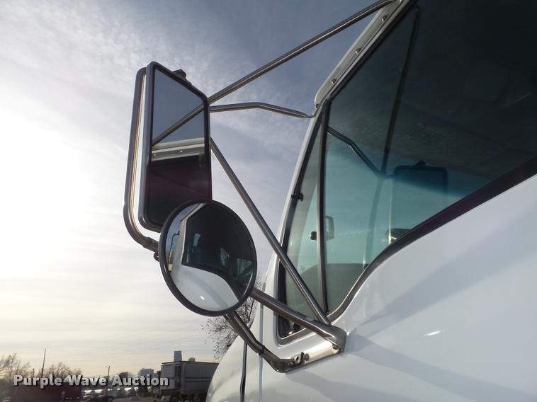 image for item L4231 1998 Ford AT9513 Aeromax 113 semi truck