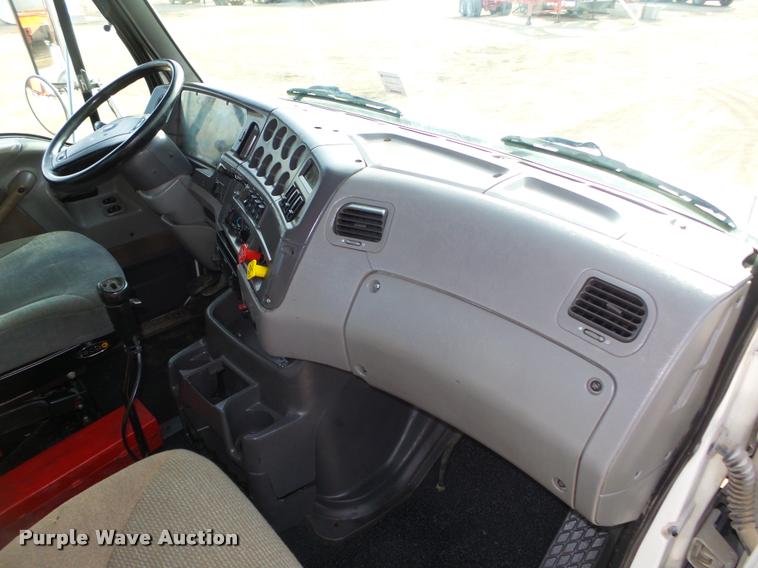 image for item L4231 1998 Ford AT9513 Aeromax 113 semi truck