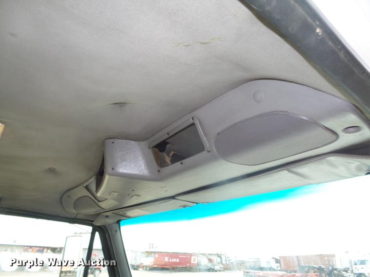 image for item L4231 1998 Ford AT9513 Aeromax 113 semi truck