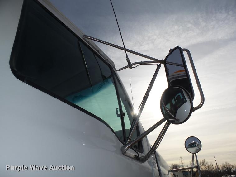 image for item L4231 1998 Ford AT9513 Aeromax 113 semi truck