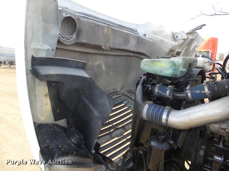 image for item L4231 1998 Ford AT9513 Aeromax 113 semi truck