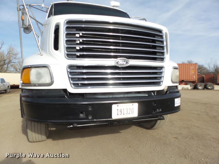 image for item L4231 1998 Ford AT9513 Aeromax 113 semi truck