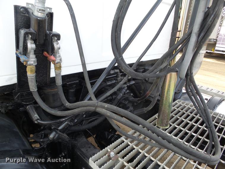 image for item L4231 1998 Ford AT9513 Aeromax 113 semi truck