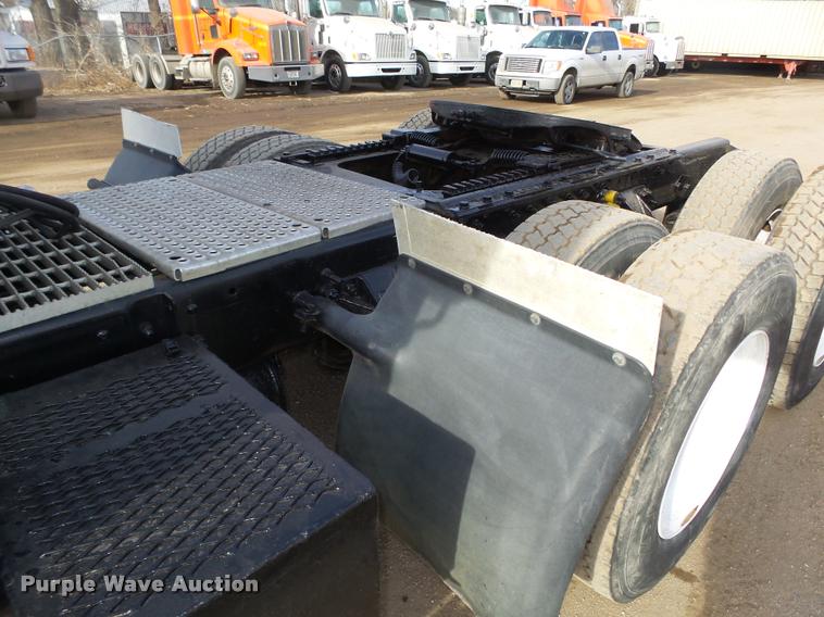 image for item L4231 1998 Ford AT9513 Aeromax 113 semi truck