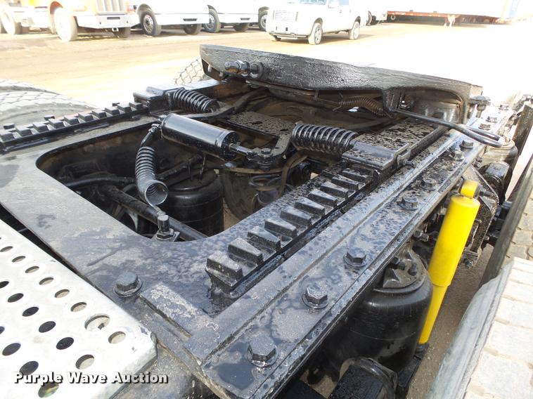 image for item L4231 1998 Ford AT9513 Aeromax 113 semi truck