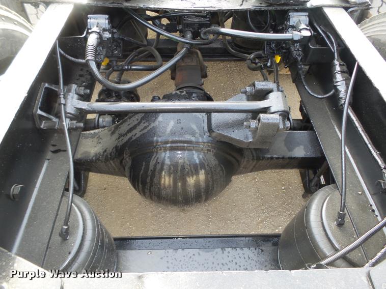 image for item L4231 1998 Ford AT9513 Aeromax 113 semi truck