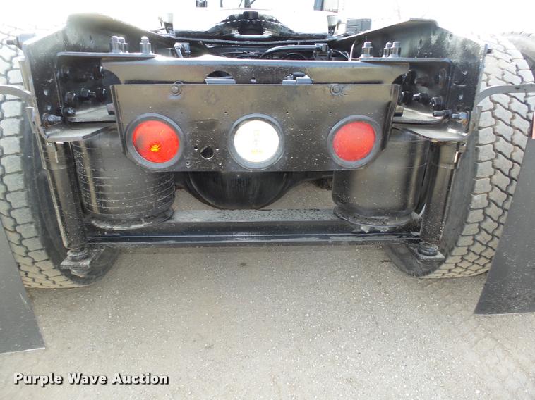 image for item L4231 1998 Ford AT9513 Aeromax 113 semi truck