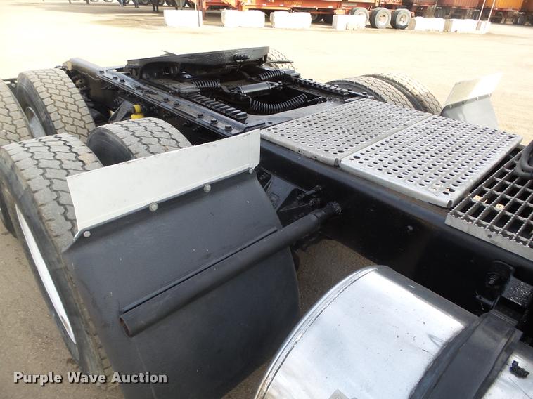 image for item L4231 1998 Ford AT9513 Aeromax 113 semi truck