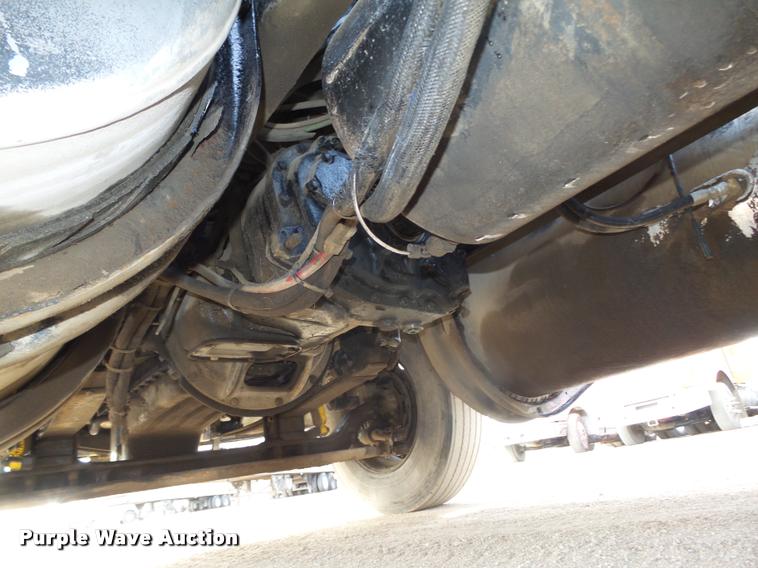 image for item L4231 1998 Ford AT9513 Aeromax 113 semi truck