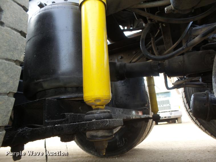 image for item L4231 1998 Ford AT9513 Aeromax 113 semi truck