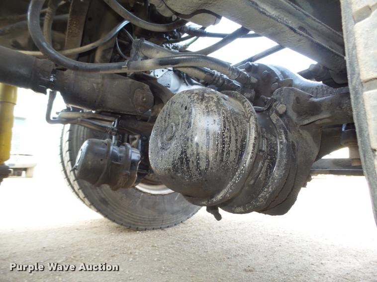 image for item L4231 1998 Ford AT9513 Aeromax 113 semi truck