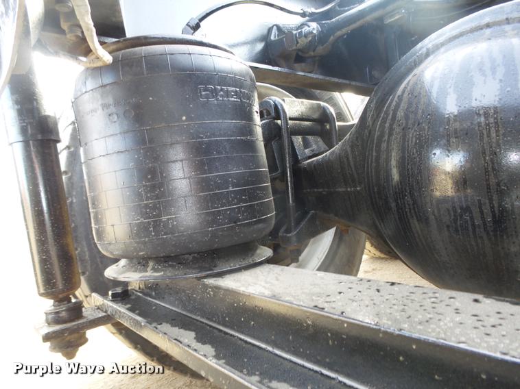 image for item L4231 1998 Ford AT9513 Aeromax 113 semi truck