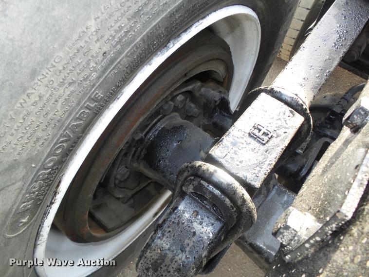 image for item L4231 1998 Ford AT9513 Aeromax 113 semi truck