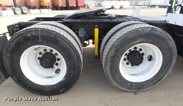 image for item L4231 1998 Ford AT9513 Aeromax 113 semi truck