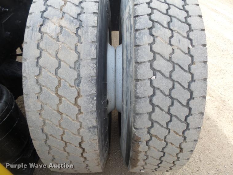 image for item L4231 1998 Ford AT9513 Aeromax 113 semi truck