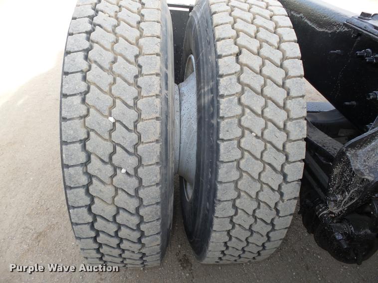 image for item L4231 1998 Ford AT9513 Aeromax 113 semi truck