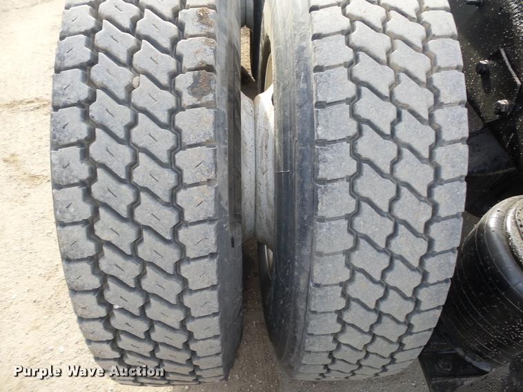 image for item L4231 1998 Ford AT9513 Aeromax 113 semi truck