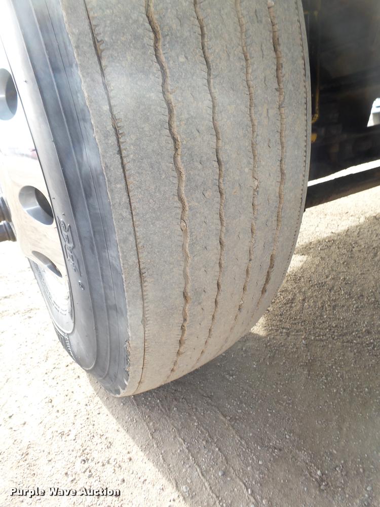 image for item L4231 1998 Ford AT9513 Aeromax 113 semi truck