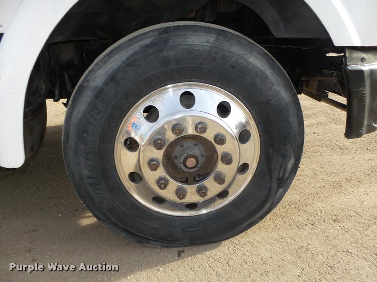 image for item L4231 1998 Ford AT9513 Aeromax 113 semi truck