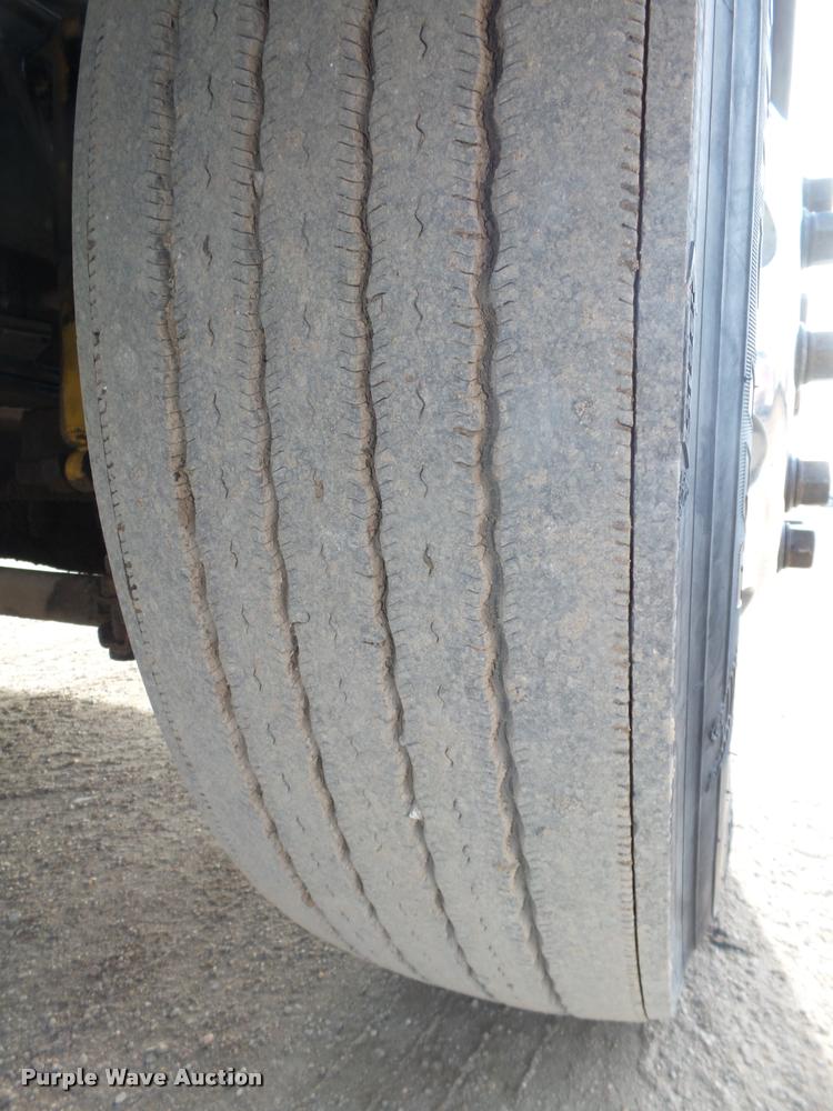 image for item L4231 1998 Ford AT9513 Aeromax 113 semi truck