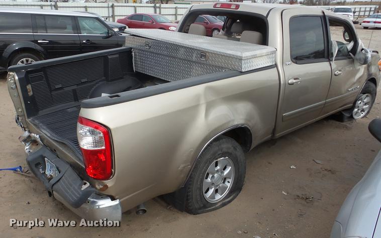 image for item DA2122 2004 Toyota Tundra SR5 Double Cab pickup truck