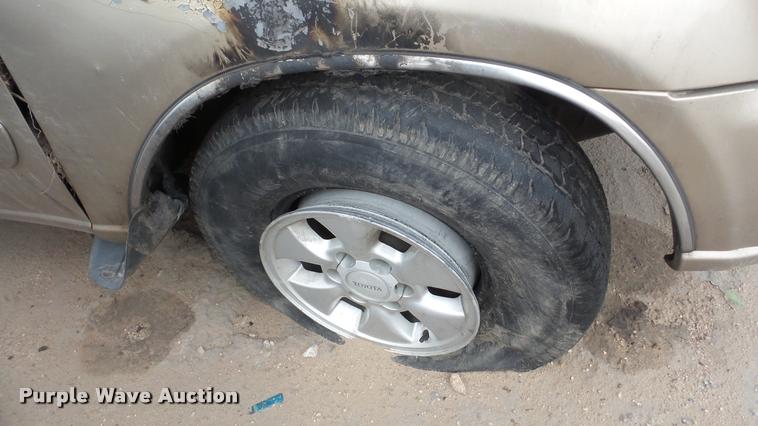 image for item DA2122 2004 Toyota Tundra SR5 Double Cab pickup truck