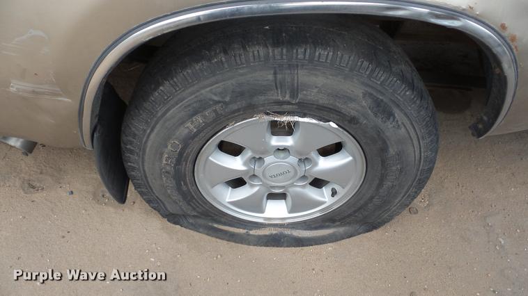 image for item DA2122 2004 Toyota Tundra SR5 Double Cab pickup truck