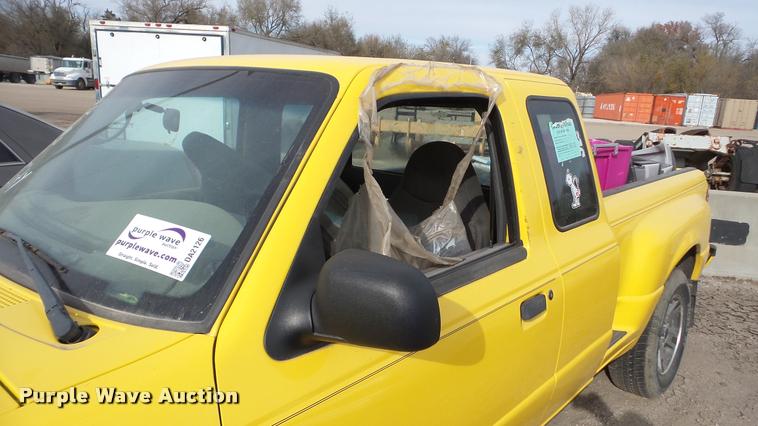 image for item DA2126 2003 Ford Ranger pickup truck
