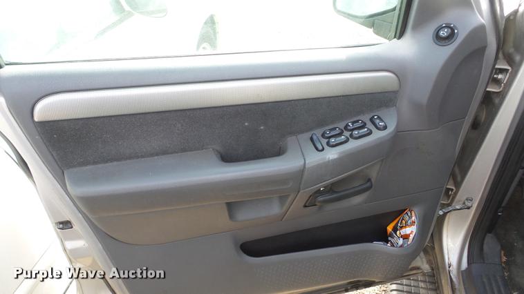 image for item DA2130 2003 Ford Explorer SUV
