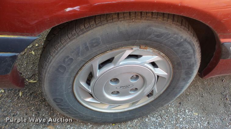 image for item DA2139 1990 Ford Tempo