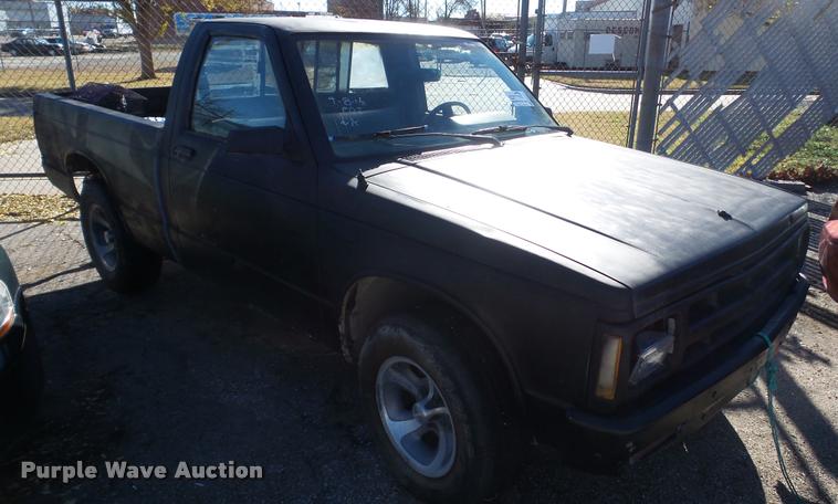 image for item DA2140 1987 Chevrolet S10 pickup truck