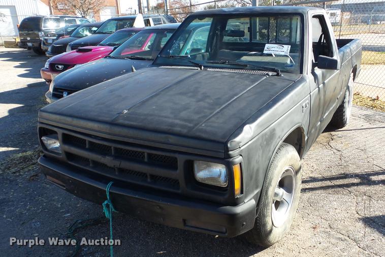 image for item DA2140 1987 Chevrolet S10 pickup truck