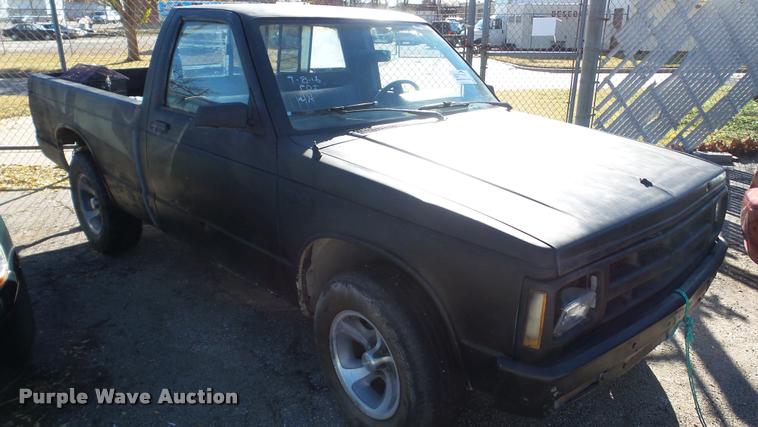image for item DA2140 1987 Chevrolet S10 pickup truck