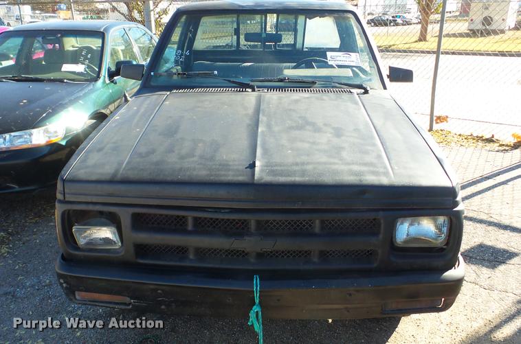 image for item DA2140 1987 Chevrolet S10 pickup truck