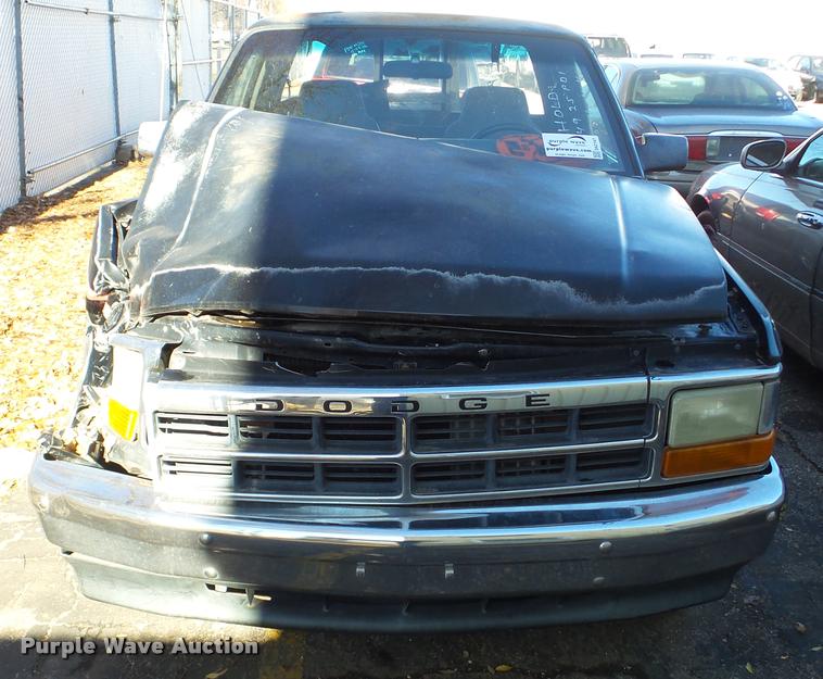 image for item DA2147 1995 Dodge Dakota Club Cab pickup truck