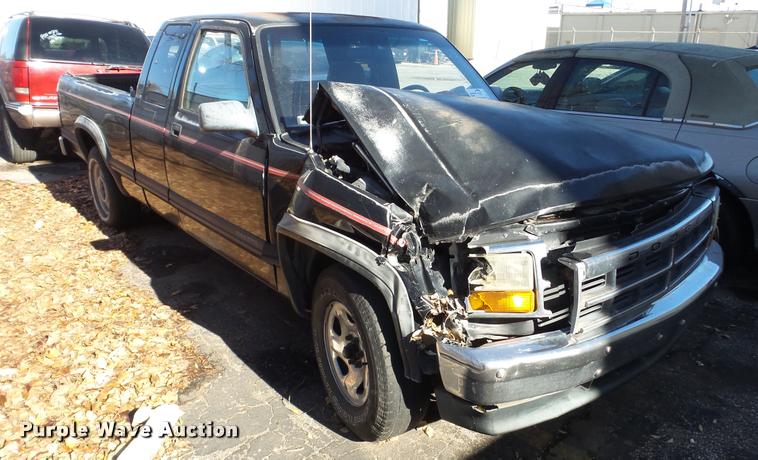image for item DA2147 1995 Dodge Dakota Club Cab pickup truck