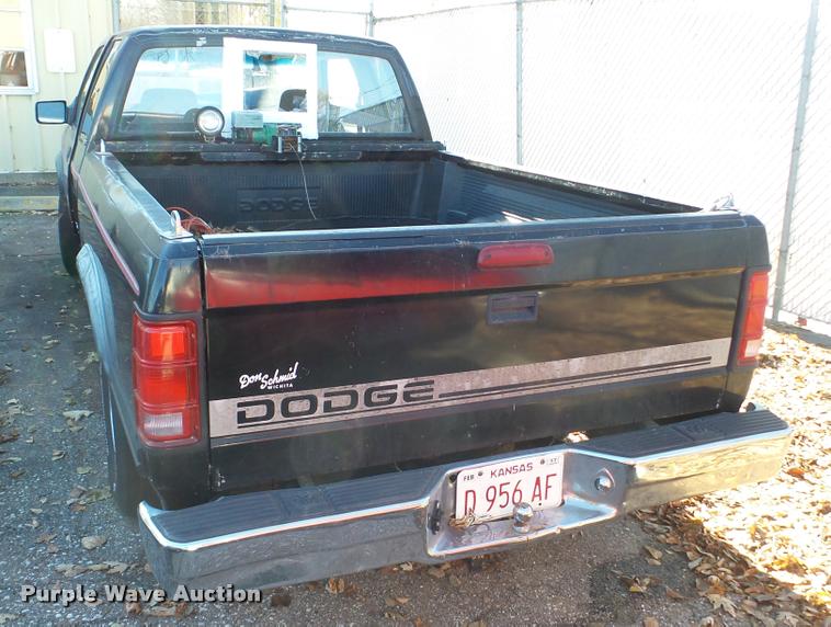 image for item DA2147 1995 Dodge Dakota Club Cab pickup truck
