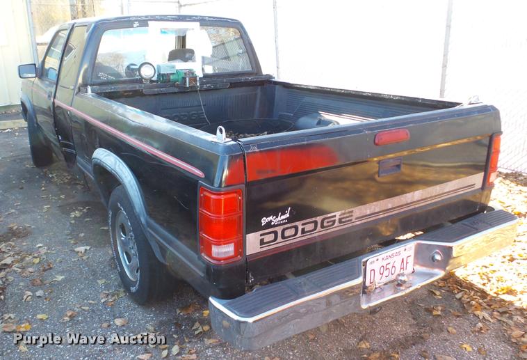 image for item DA2147 1995 Dodge Dakota Club Cab pickup truck