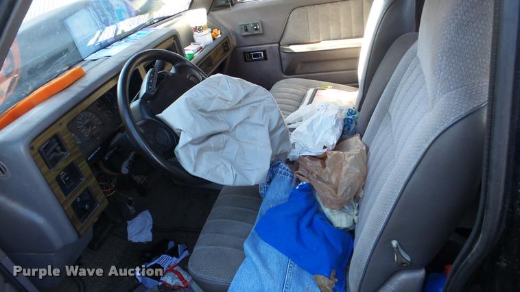 image for item DA2147 1995 Dodge Dakota Club Cab pickup truck