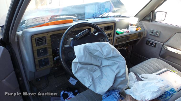 image for item DA2147 1995 Dodge Dakota Club Cab pickup truck