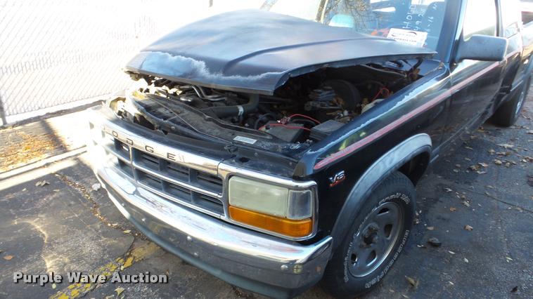 image for item DA2147 1995 Dodge Dakota Club Cab pickup truck