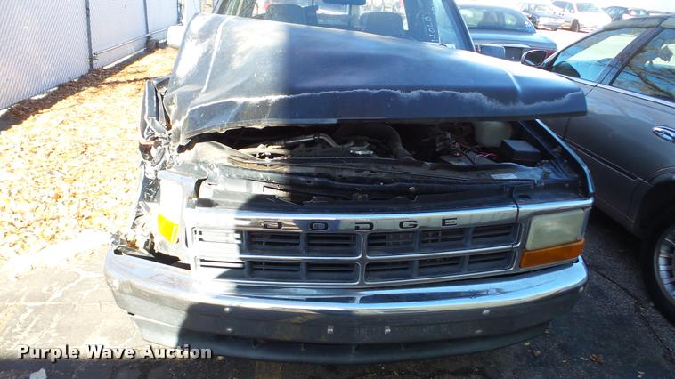 image for item DA2147 1995 Dodge Dakota Club Cab pickup truck