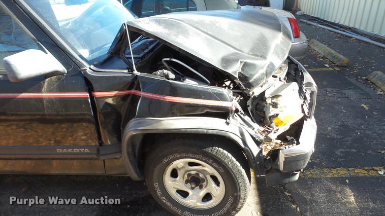 image for item DA2147 1995 Dodge Dakota Club Cab pickup truck