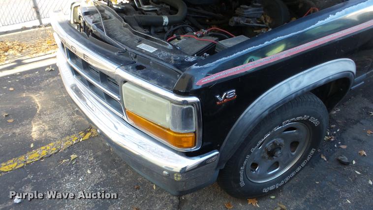 image for item DA2147 1995 Dodge Dakota Club Cab pickup truck