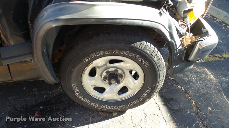 image for item DA2147 1995 Dodge Dakota Club Cab pickup truck