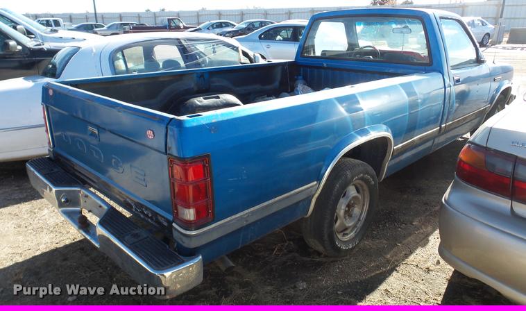 image for item DA2170 1990 Dodge Dakota compact pickup truck