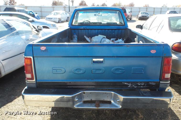 image for item DA2170 1990 Dodge Dakota compact pickup truck