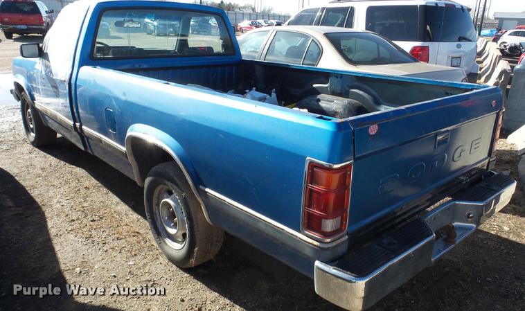 image for item DA2170 1990 Dodge Dakota compact pickup truck