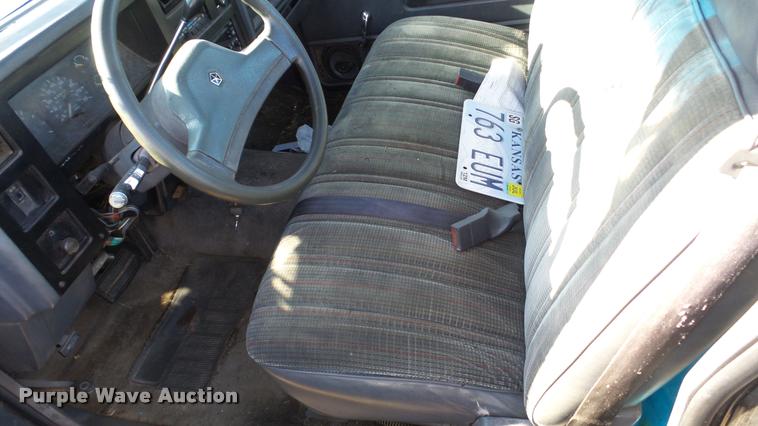 image for item DA2170 1990 Dodge Dakota compact pickup truck